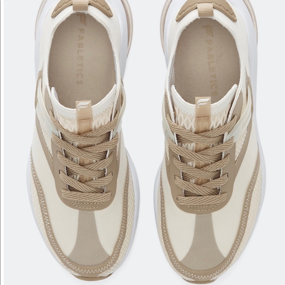 Fabletics shorewood sneakers in a size 9